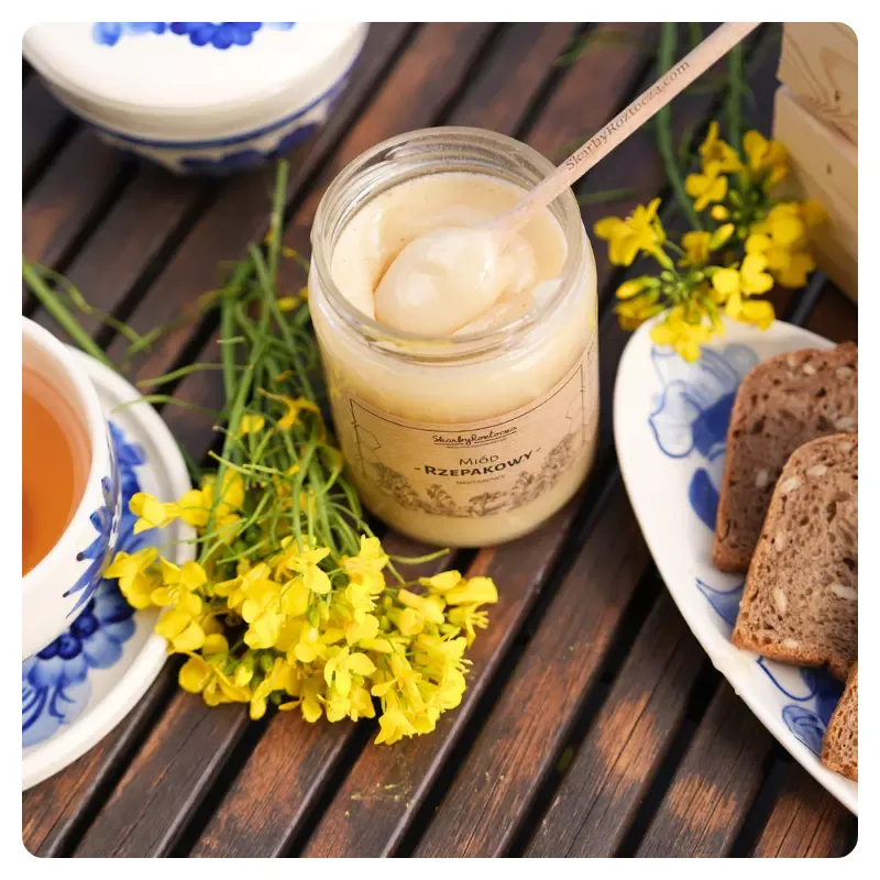 creamy-rapeseed-honey-straight-from-the-apiary