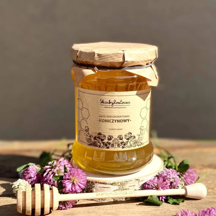 miod-koniczynowy-650g-skarby-roztocza-produktowe-plynny-front-kwadrat.webp