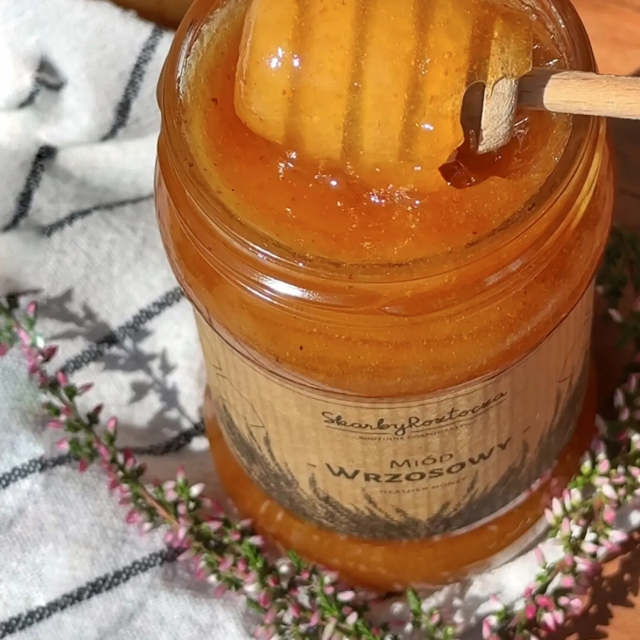 miod-wrzosowy-650g-skarby-roztocza-konsystencja-nabierak.webp