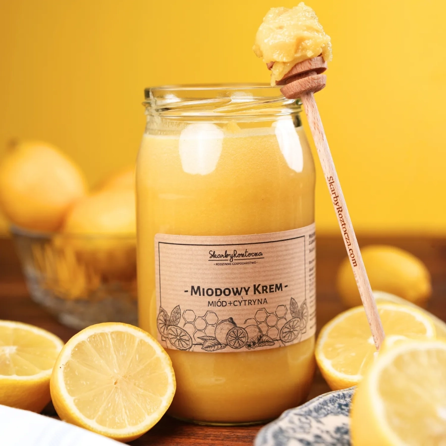 miod-z-cytyna-1000g-skarby-roztocza-konsystencja-nabierak-front.webp