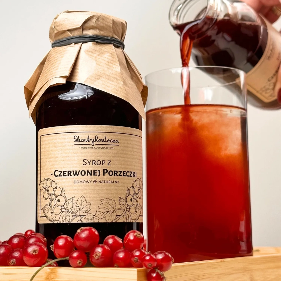 syrop-z-czerwonej-porzeczki-skarby-roztocza-front-produktowe-kwadrat-owoc-napoj.webp