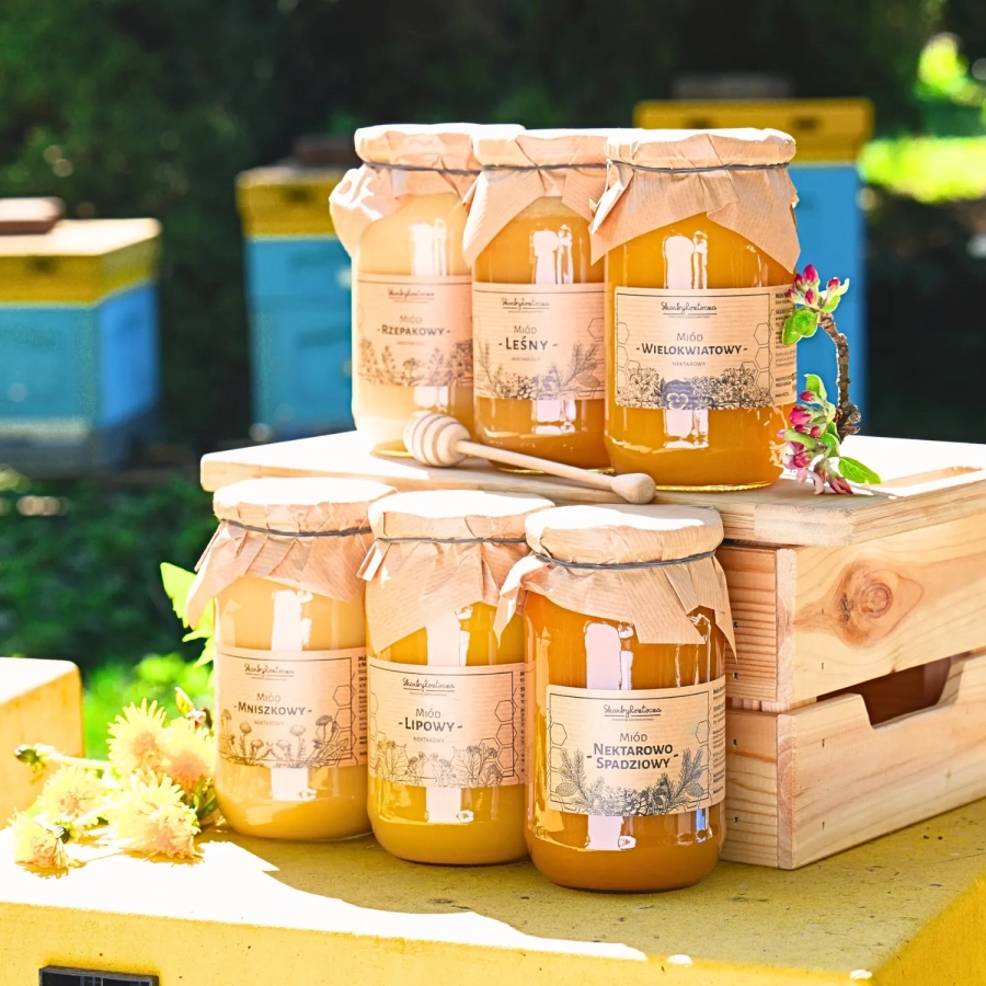 assortiment de différents miels 6 grands pots produit ruche